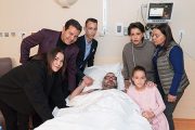 الملك محمد السادس يجري عملية جراحية بباريس كللت بالنجاح