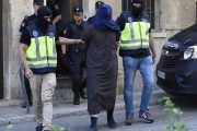 توقيف مغربي بإسبانيا بتهمة التحريض على تنفيذ عمليات انتحارية