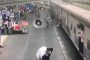 بالفيديو.. إنقاذ طفلة من الدهس تحث عجلات قطار