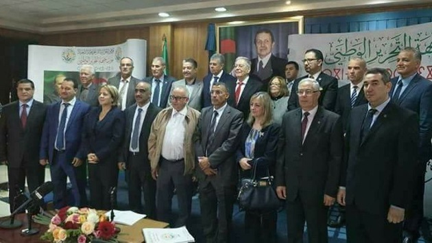 في قرار مفاجئ.. الحزب الحاكم الجزائري يقيل 15 من قياداته