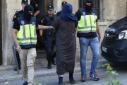 إسبانيا توقف 3 أئمة مغاربة بتهمة إرسال 