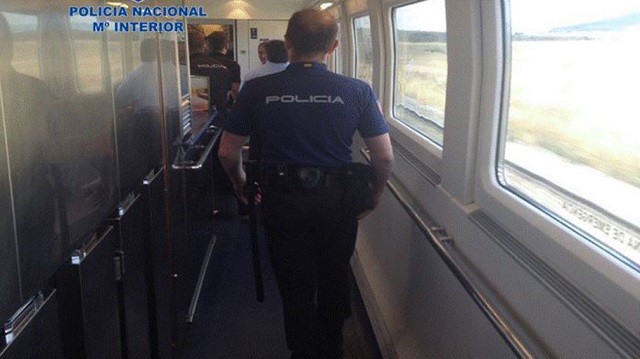 توقيف مغربي بإسبانيا هدد ركاب قطار بالسلاح الأبيض