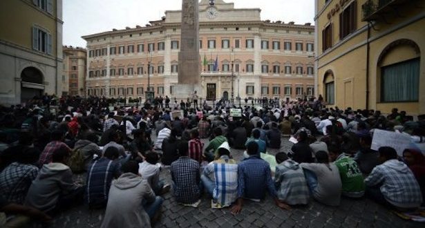 نصف مليون مهاجر مهدد بالطرد والترحيل من إيطاليا