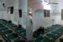 بالفيديو.. إمام مسجد يكمل صلاة التراويح وحيدًا !