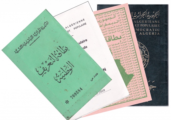 الجزائر.. سحب بطاقات التعريف الورقية وسط اتهامات الحكومة ببيع الهويات