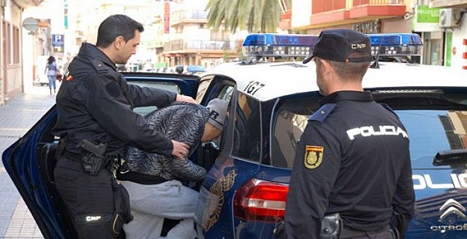 مليلية المحتلة.. القبض على مغربي يروج الحشيش والكوكايين