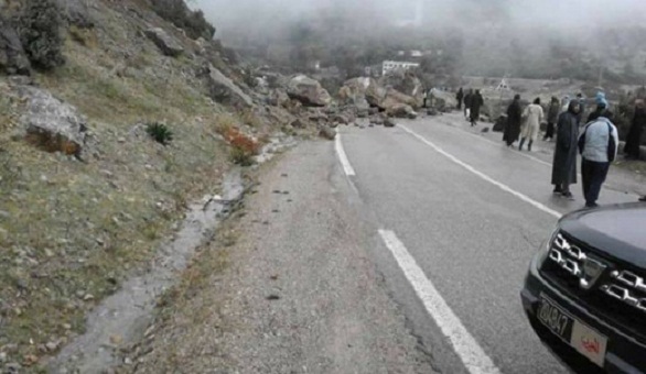 الانهيارات الصخرية تهدد سلامة مستعملي الطريق الساحلي بين تطوان والحسيمة