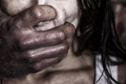 عصابة تتناوب على اغتصاب طالبة بعد هروب عشيقها من بين أحضانها قرب الحي الجامعي