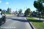 بالفيديو.. حصان هائج يهاجم سائق دراجة نارية