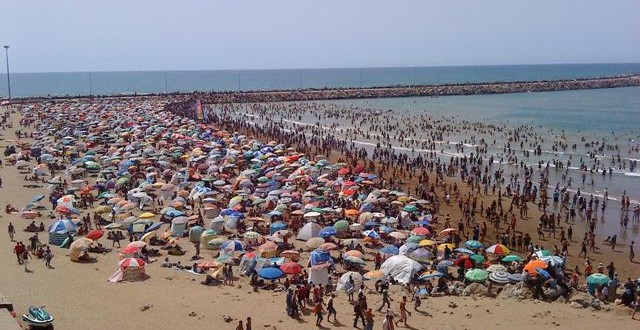 مطالب بتكريم شاب مغربي أنقذ 13 طفلاً من الغرق بالعرائش (صورة)