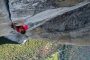 بالفيديو.. لقطات تحبس الأنفاس لمغامر يتسلق صخرة شاهقة الإرتفاع دون حبال!