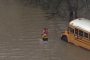 بالفيديو.. إنقاذ أزيد من 30 طفلا حاصرتهم مياه الفيضان
