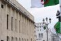 أزمة البرلمان الجزائري تتحول لفضيحة.. نواب يحتجون ضد الرئيس بالسلاسل
