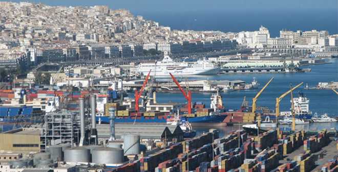 خبراء اقتصاديون: الأجانب لا يستثمرون في الجزائر بسبب المناخ غير الشفاف