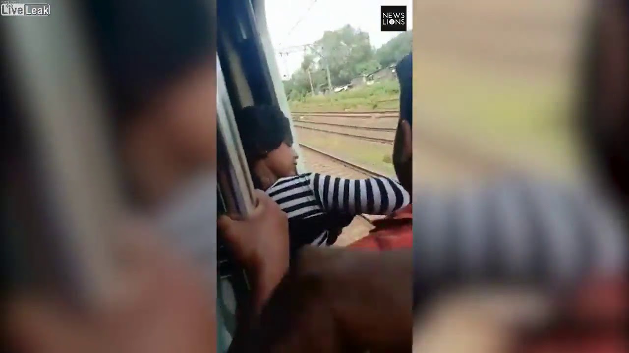 بالفيديو.. ركاب يلتقطون فتاة بعد سقوطها من قطار سريع