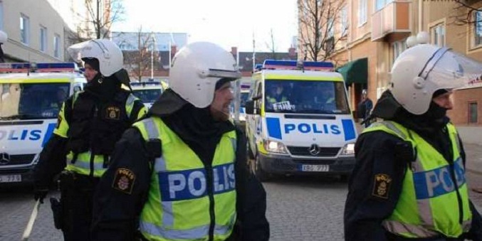 السويد.. التحقيق مع سياسي متطرف ربط بين 