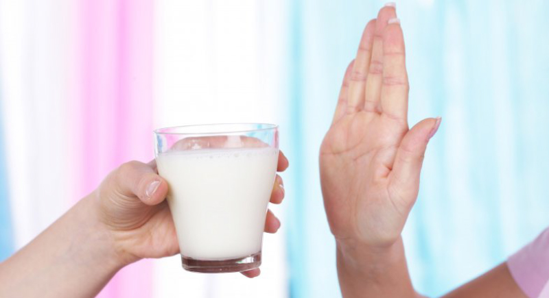 تحذير الخبراء من خطورة شرب الحليب عند الإصابة بنزلات البرد !