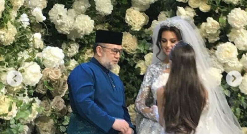 ملك ماليزيا يتزوج ملكة جمال روسيا بعد أن أعلنت إسلامها