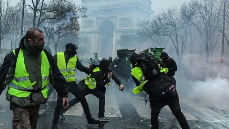 فرنسا تعلن السيطرة على مظاهرات 