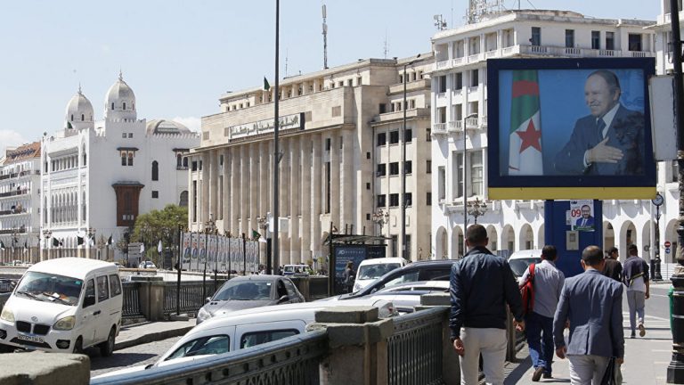 الجزائر.. صحفيون وفنانون يتهمون السلطات الأمنية بتعذيبهم (فيديو)