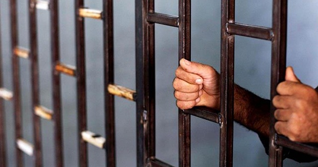 إدارة السجون تنفي تعرض سجين سابق للتعذيب وحرمانه من العلاج