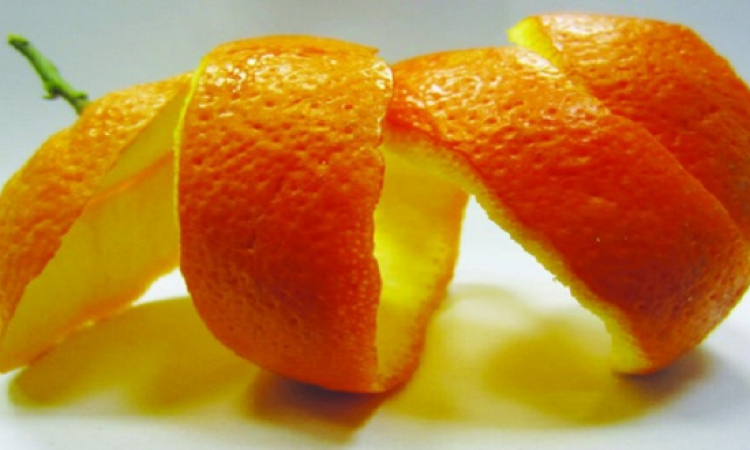 طريقة سهلة لتحويل قشر البرتقال لأقوى منظف منزلي