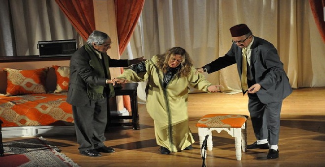 محمد الجم يعيد عرض مسرحية قديمة بعد عودة نزهة الركراكي