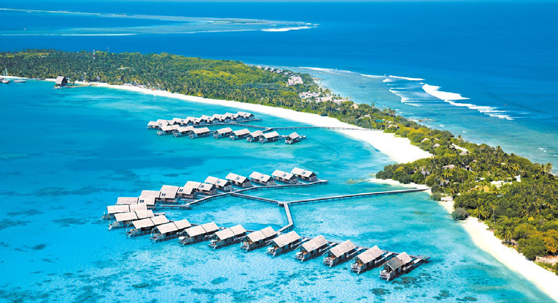 مياه المالديف تبتلع السياح