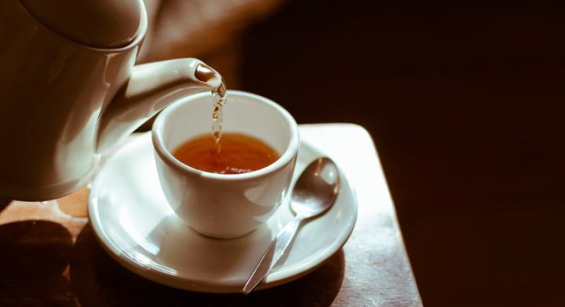 برغم فوائده المختلفة.. مخاطر محتملة عند الإكثار من الشاي