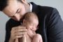 عناق الأب لرضيعه يماثل تأثير الرضاعة!