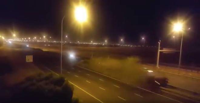 بالفيديو... نهاية مرعبة لسباق سيارات على طريق مدني