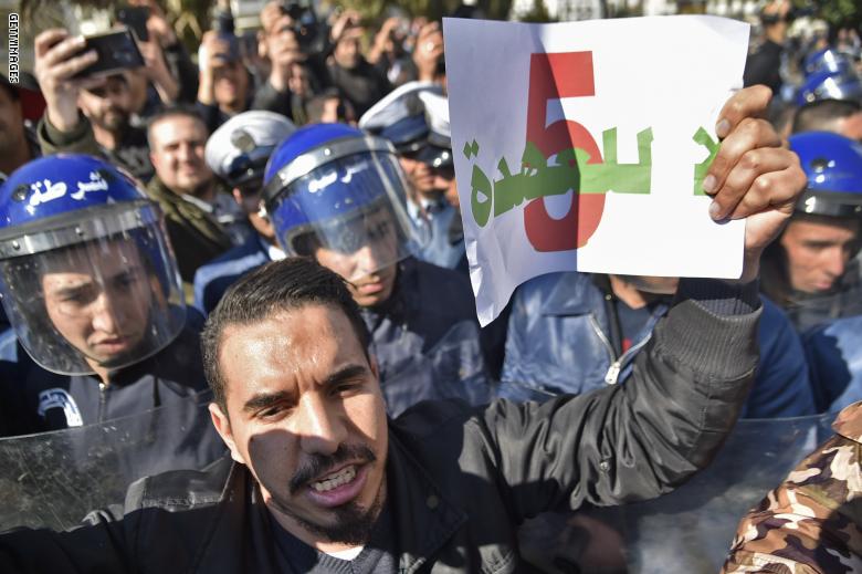 الشارع الجزائري يغلي وإعلام العسكر يغرد خارج السرب