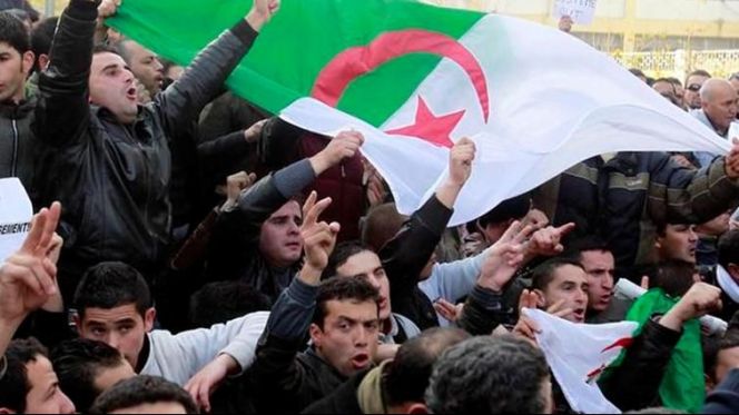 الولاية الخامسة تعرقل مصالح الجزائريين.. ورقعة الاحتجاجات تتسع