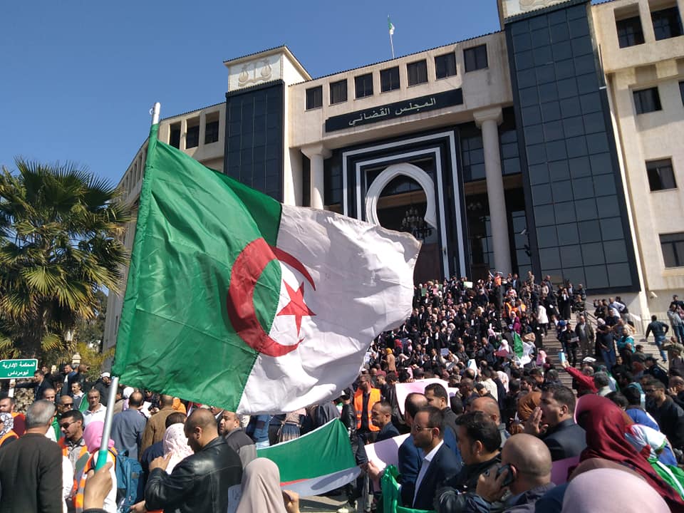 الجزائر.. الحراك يتواصل بنفس جديد ومطالب برحيل ''عصابة بوتفليقة''
