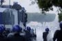 الجزائر.. الشرطة تستخدم مدافع المياه لمنع المتظاهرين من الوصول لقصر الرئاسة