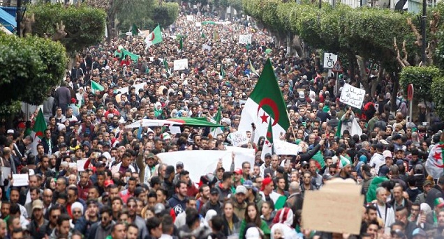 الجزائر.. مسيرات في الجمعة الـ53 لإحياء الذكرى الأولى للحراك