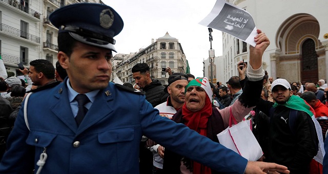 الجزائر.. مظاهرات حاشدة في الجمعة الثالثة ضد بوتفليقة