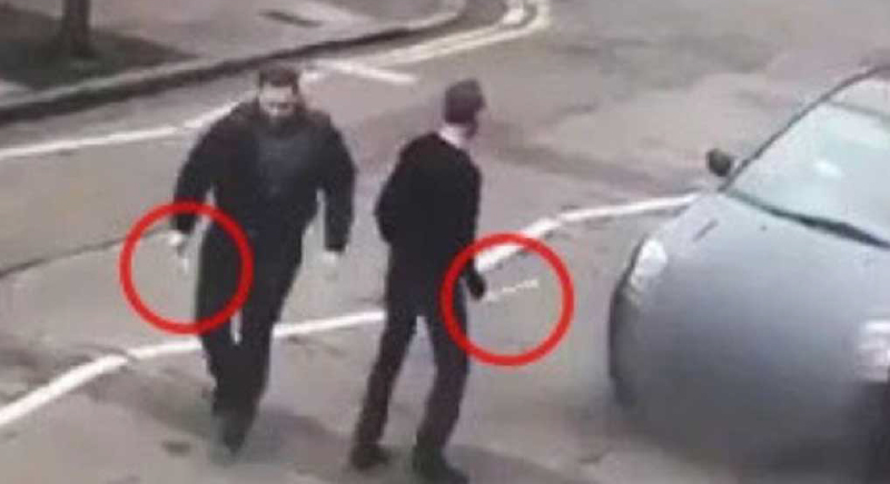 هجوم جديد على المساجد.. 3 متطرفين يهاجمون المصلين في لندن بـ “المطارق الحديدية”- فيديو