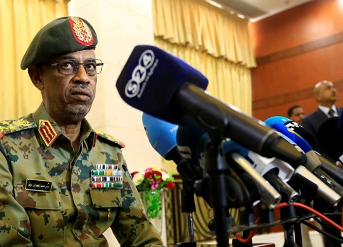 عاجل.. استقالة رئيس المجلس العسكري الانتقالي في السودان ونائبه