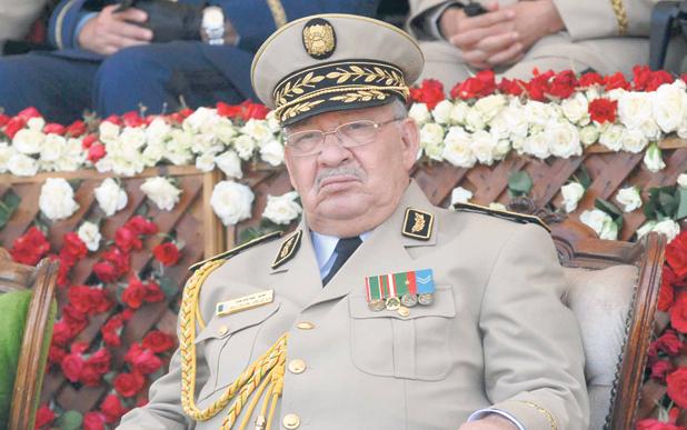 قايد صالح يحضر لأول خرجة ''بعد بوتفليقة''.. وجزائريون يحذرونه من خيانة الثقة