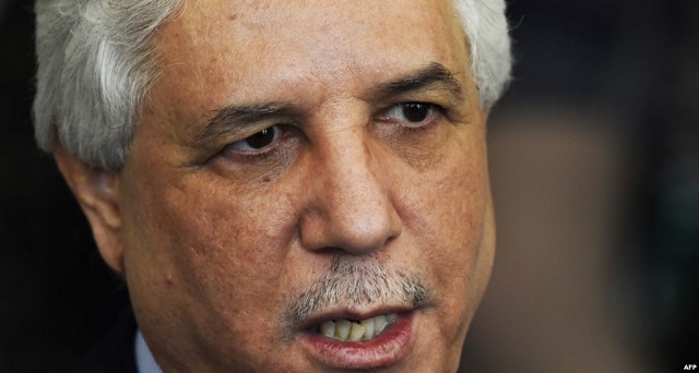 الجزائر توقف وزيرا سابقا قبل فراره للمغرب