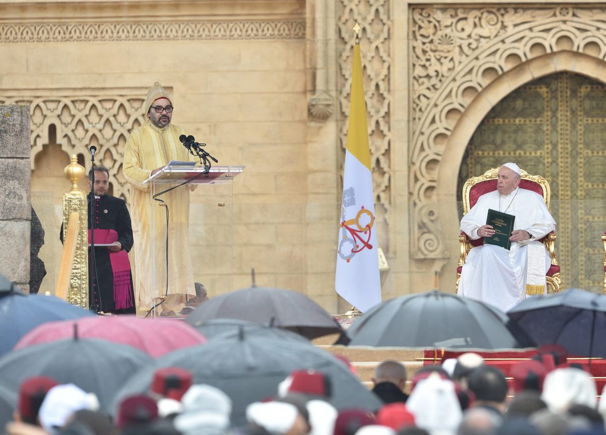 خطاب الملك بـ''لغات العالم'' يبهر ويبصم زيارة بابا الفاتيكان للمغرب