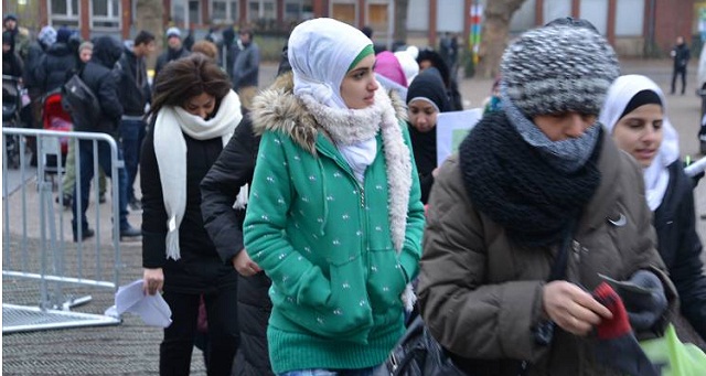 بعد النمسا.. فرنسا تقر منع الحجاب في المدارس وألمانيا في الطريق