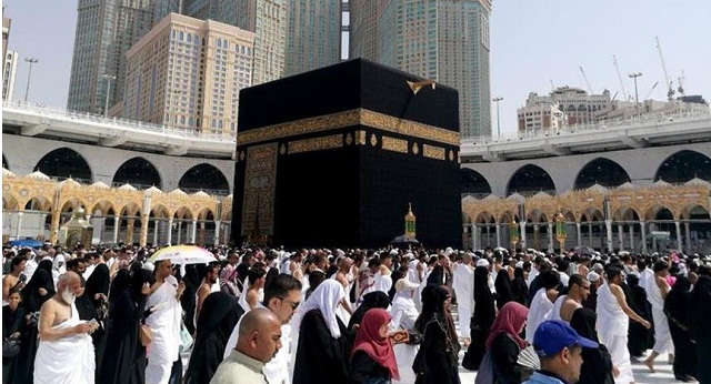 بينهم مغاربة.. 45 مليون زائر لمكة خلال رمضان و12 ألف مراقب