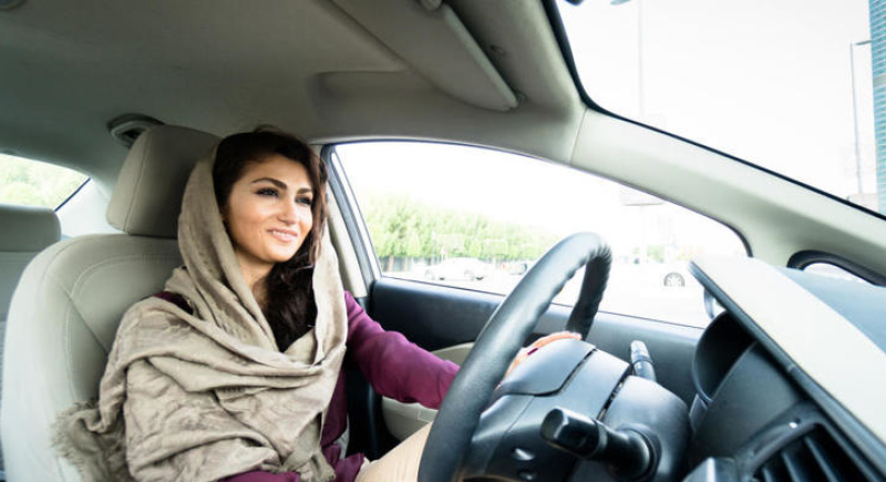 دراسة: مهارات النساء في القيادة أفضل من الرجال