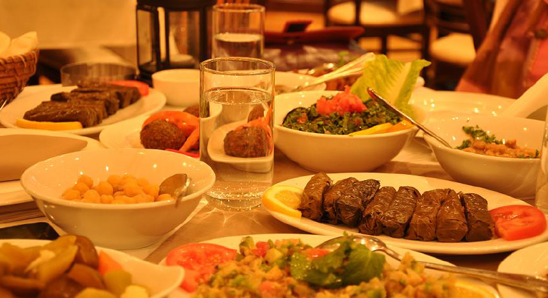 5 أطعمة ضارّة ممنوع أن تكسر بها صيامك في رمضان