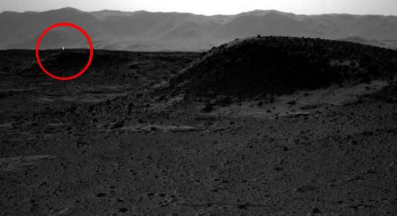 اكتشاف ضوء غامض على سطح كوكب المريخ.. والعلماء 