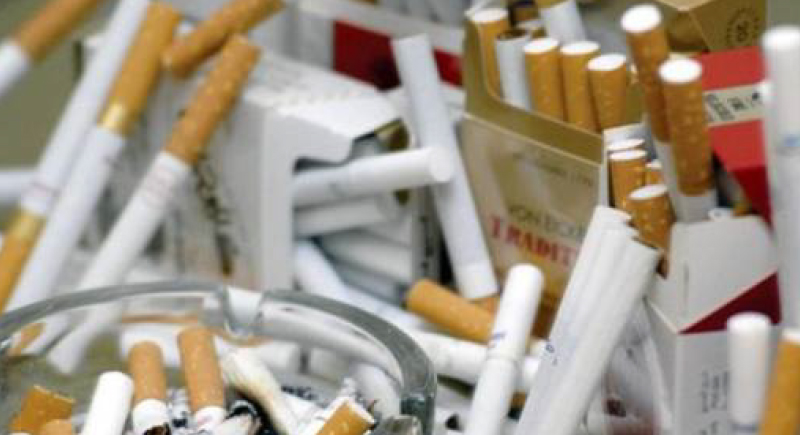 مواطنة بجنوب أفريقيا تطالب برفع الحظر على السجائر بسبب كورونا