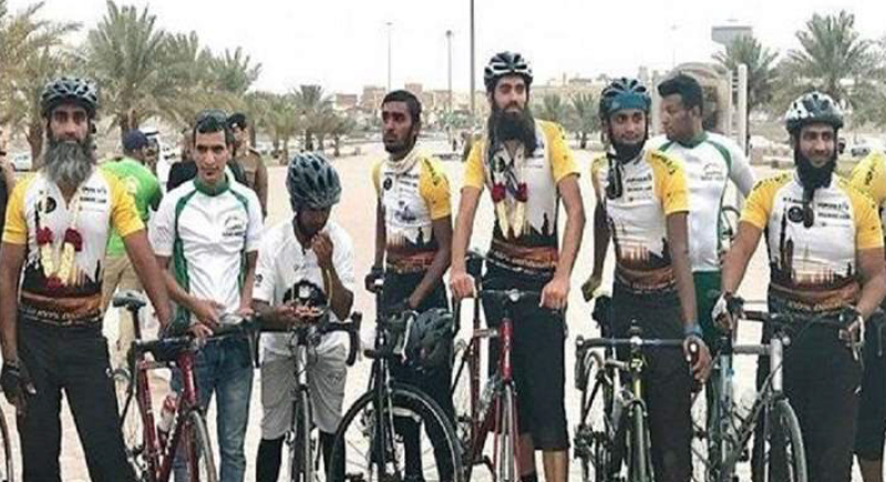 8 حجاج يستخدمون الدراجات في رحلتهم من لندن إلى مكة المكرمة