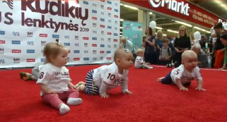 سباق للأطفال الرضع في ليتوانيا (فيديو)